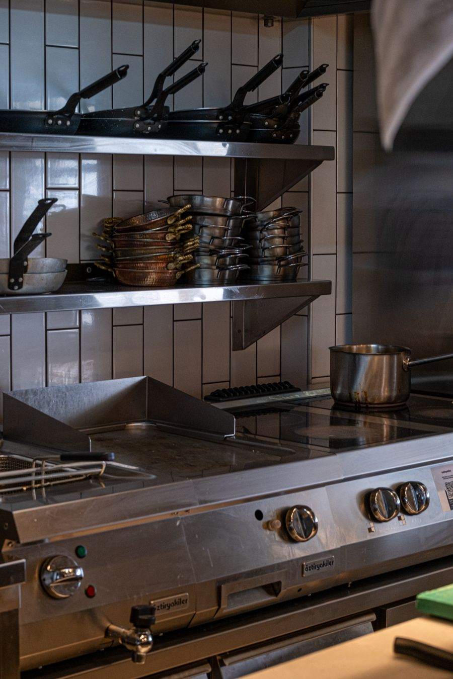 A commercial range under stainless steel shelving